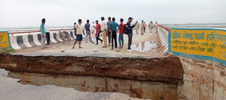 Bijnnor : चांदपुर मार्ग हस्तिनापुर को जोड़ने वाला गंगा नदी का पुल पानी के तेज बहाव में बह गया